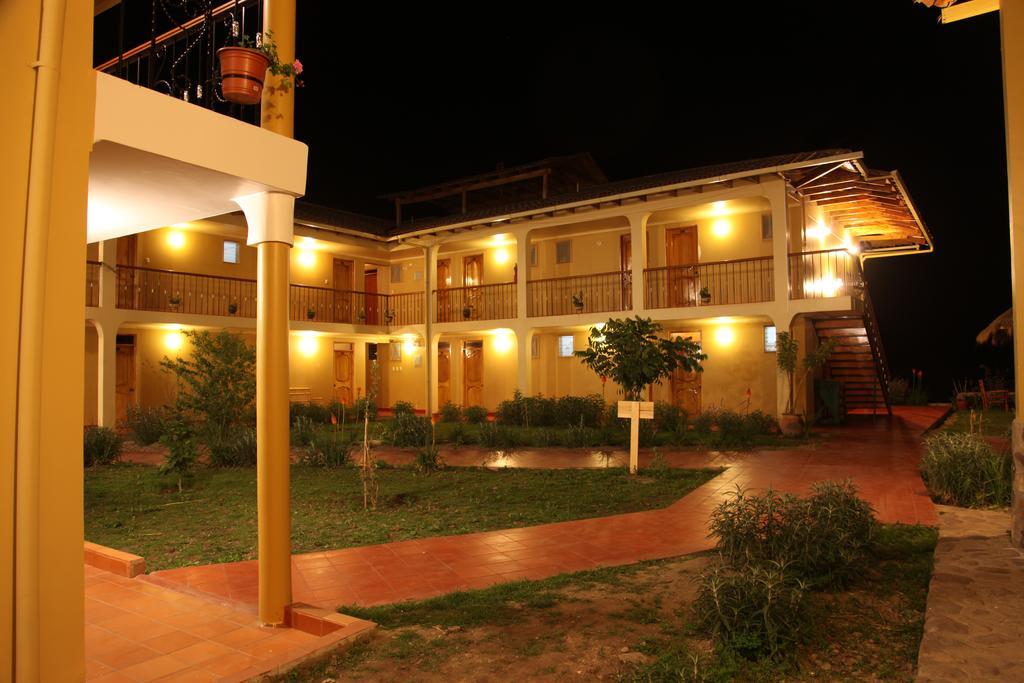 Tunupa Lodge Hotel โอยานไตตามโบ ภายนอก รูปภาพ